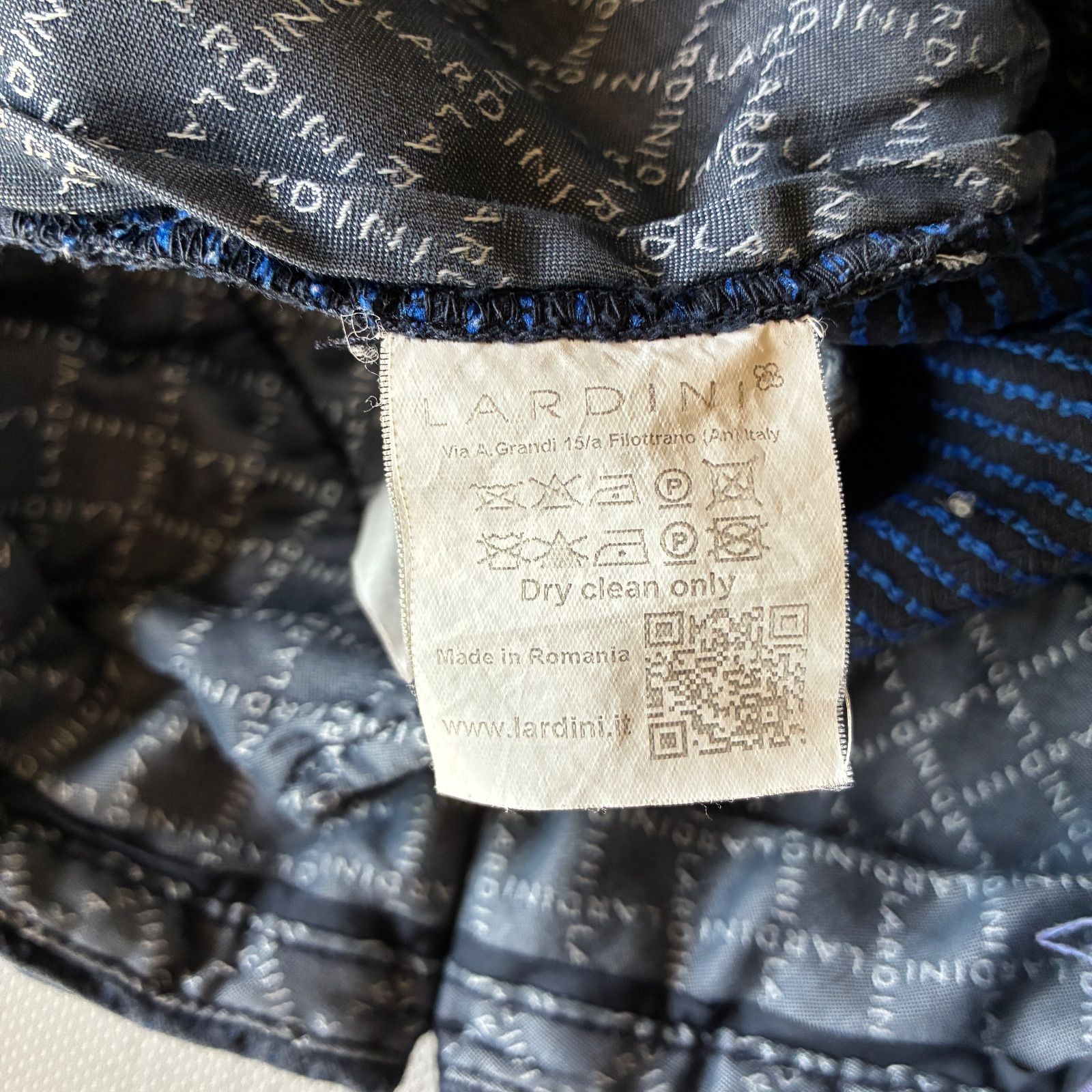 【極美品】LARDINI☆イタリア製☆ニット調☆ショートパンツ★48 紺 極美品】LARDINI☆イタリア製☆ニット調☆ショートパンツ☆48 紺