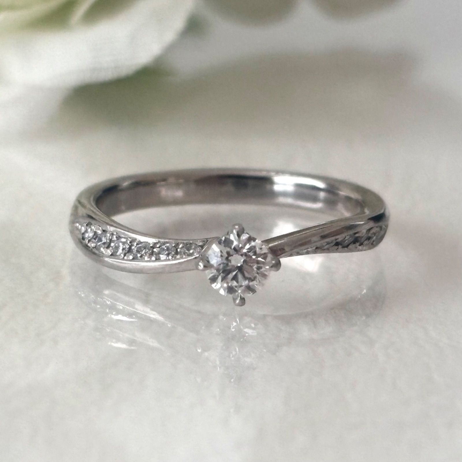 319【ラザールダイヤモンド】プラチナ　Pt950 ダイヤモンド　0.21ct 0.08ct リング　約11号