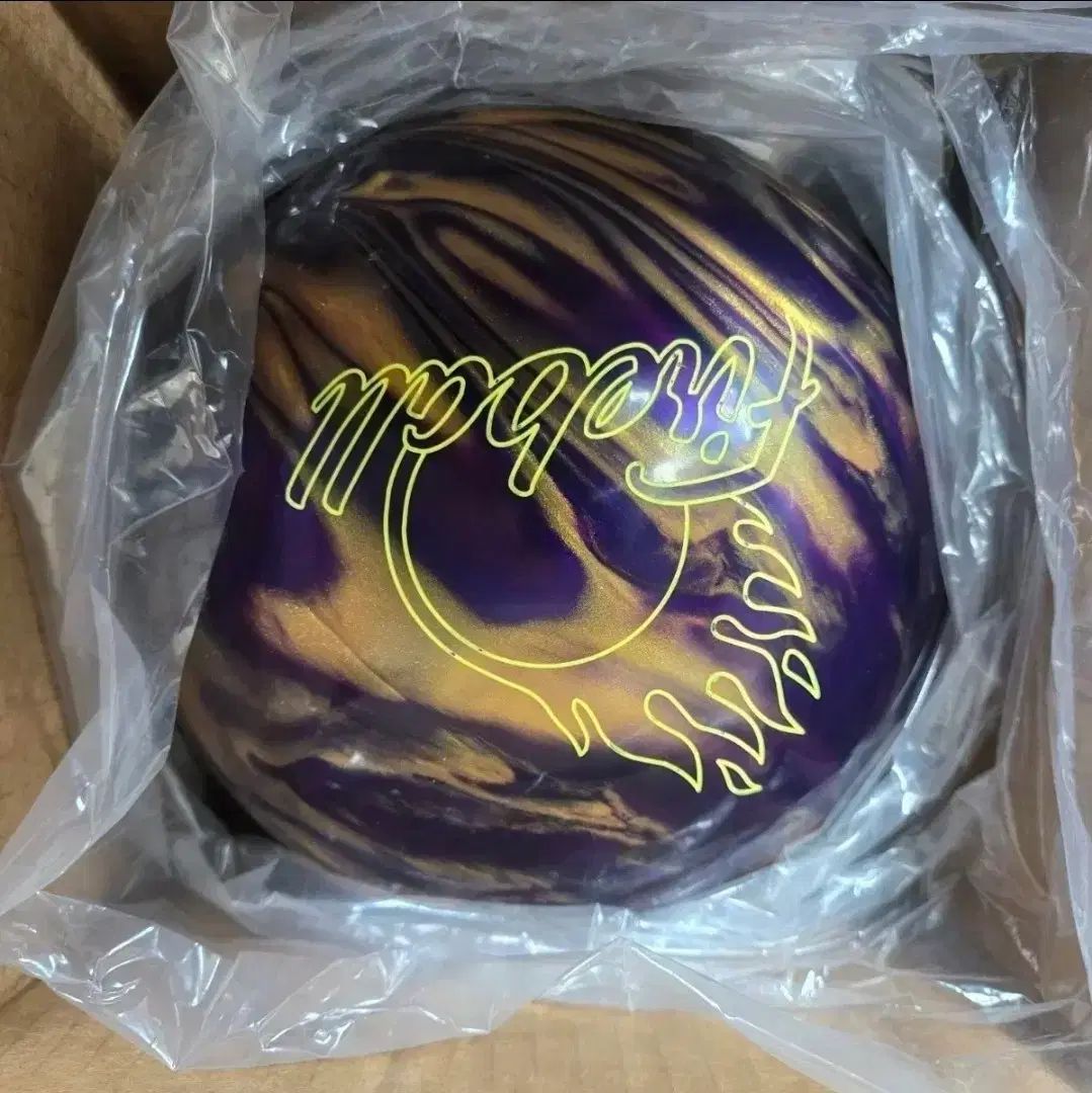 配送無料(※メルカリshop取引では対象外) 13 4 パウンド 公式球 エボナイト(EBONITE) パイイボール パープルゴールド 新品 ボーリング