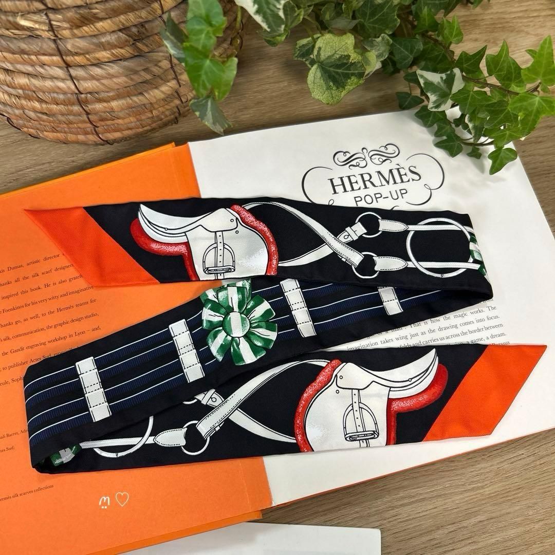 エルメス　ツイリー　馬具リボンデザインスカーフ HERMESエルメス ツイリー ジャンピング ロゼット シルクリボンスカーフ