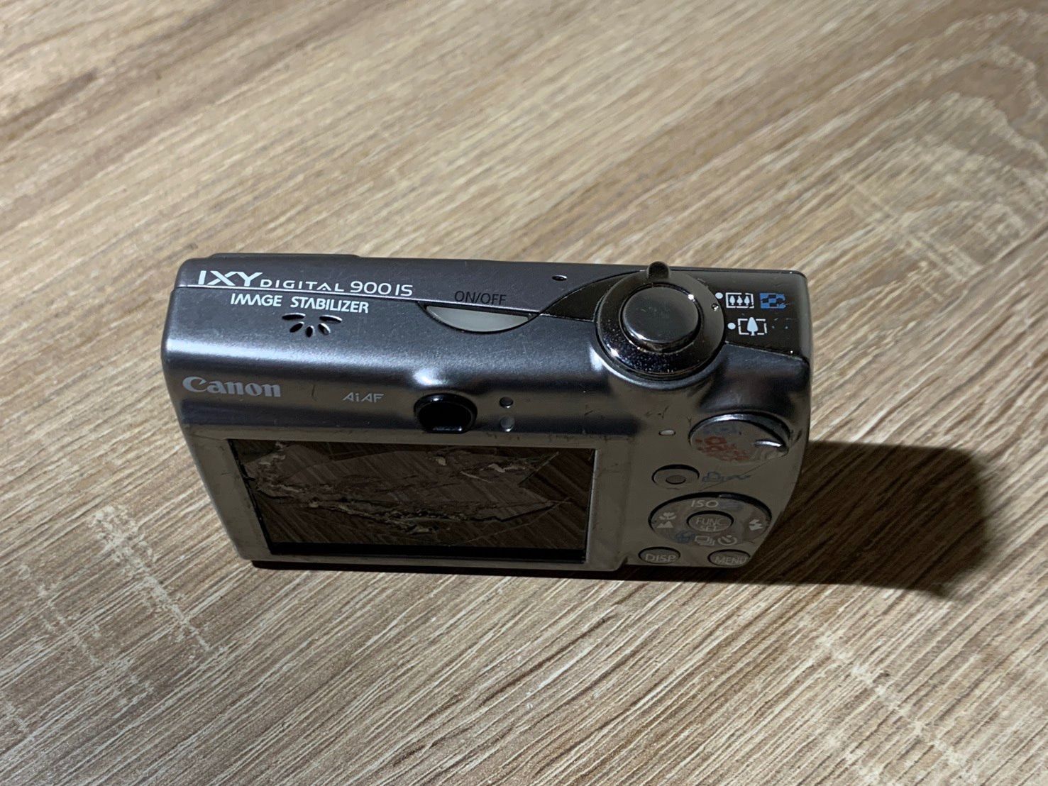 2530 Canon IXY DIGITAL 900 IS シルバー ジャンク品 デジカメ【ネ