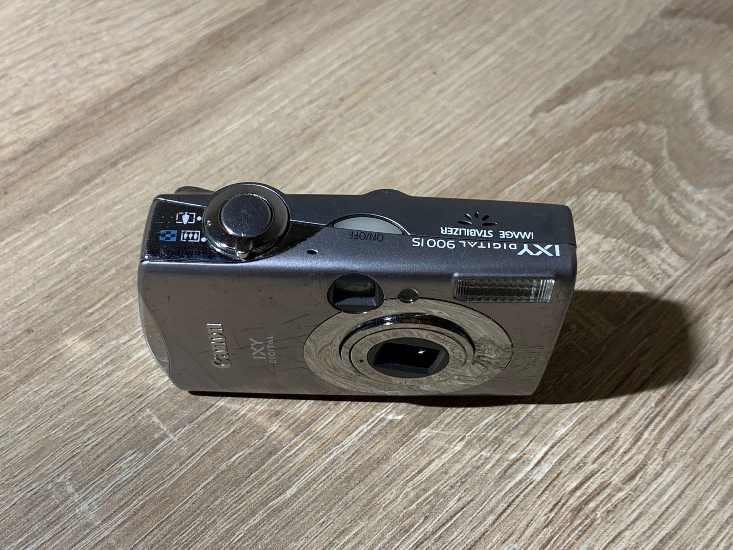 2530 Canon IXY DIGITAL 900 IS シルバー ジャンク品 デジカメ【ネ