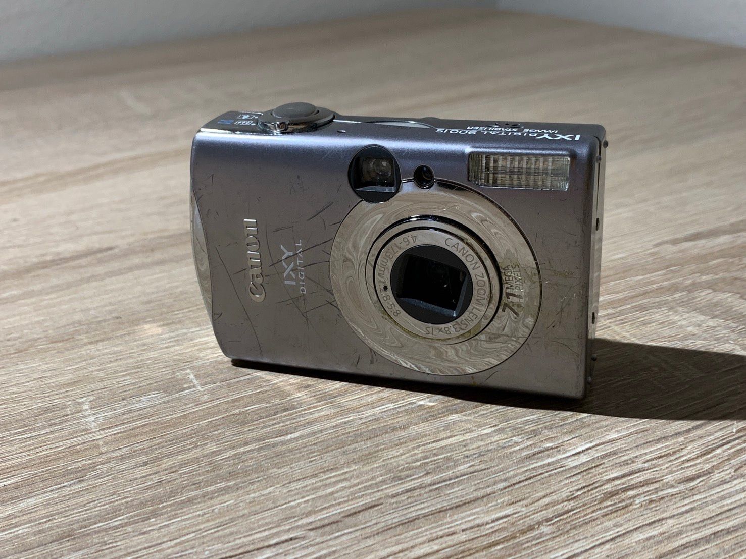 2530 Canon IXY DIGITAL 900 IS シルバー ジャンク品 デジカメ【ネ