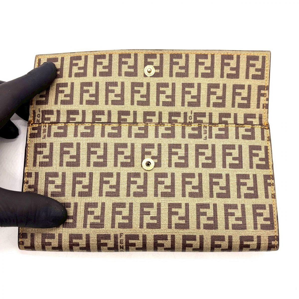 装いに品格を添える】 FENDI 長財布 フェンディ ズッカ柄 ズッキーノ