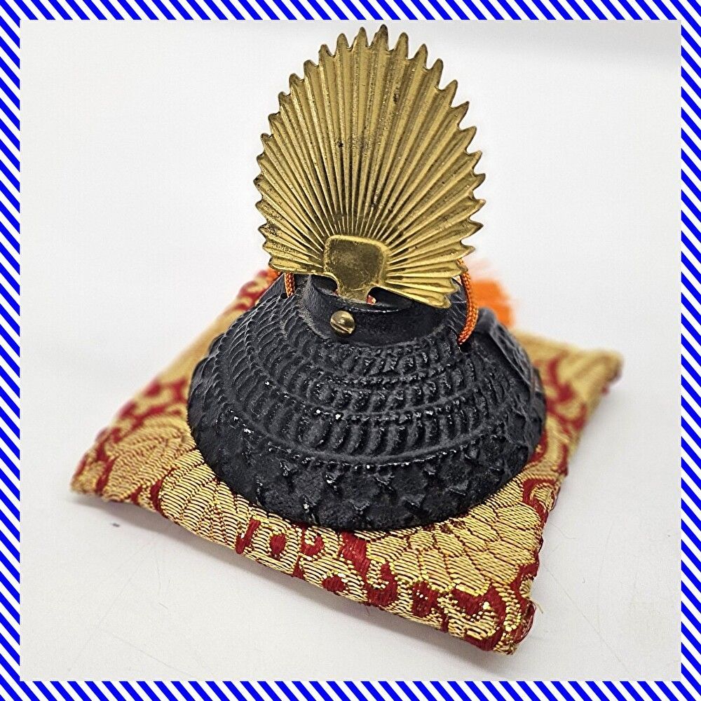 戦国武将　ミニ兜　豆兜　出世兜　12点セット 戦国武将 豊臣秀吉 豆兜 ミニ兜 高さ約8cm 鉄製 金襴座布団付き 端午の
