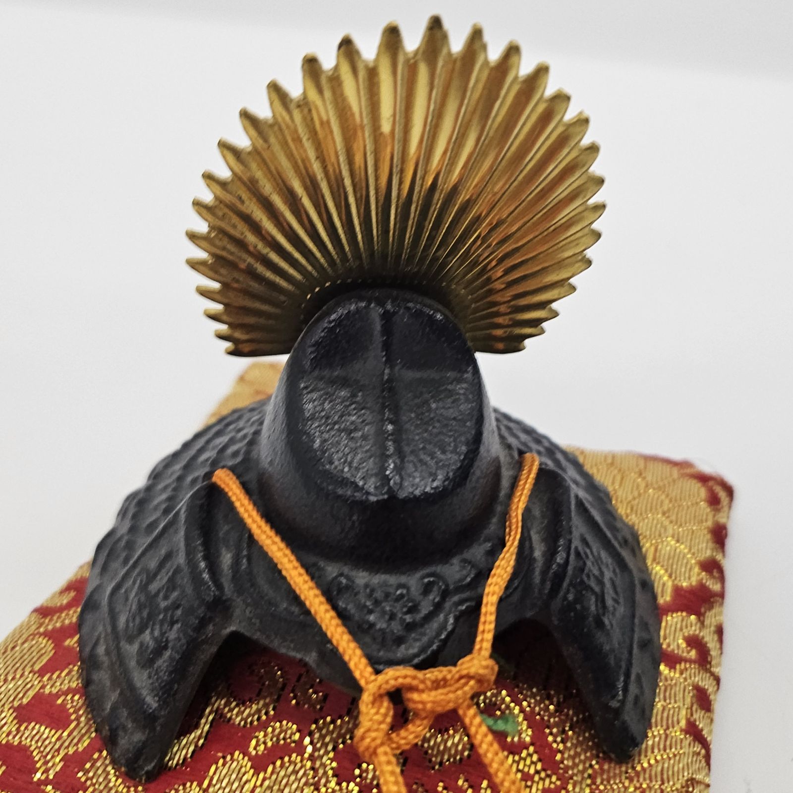 戦国武将 豊臣秀吉 豆兜 ミニ兜 高さ約8cm 鉄製 金襴座布団付き 端午の