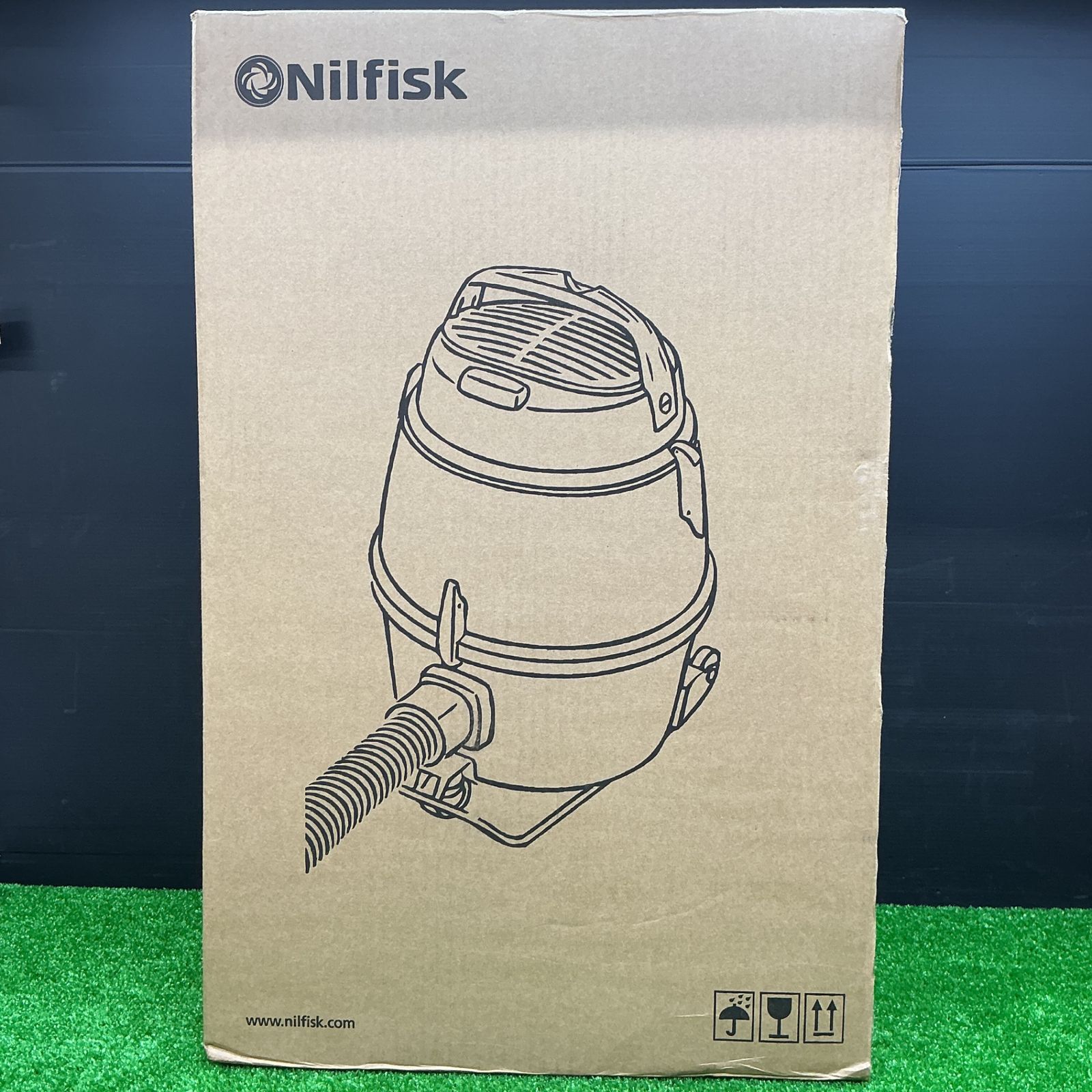 【未使用】ニルフィスク 業務用掃除機 クリーンルーム仕様 GM80P HEPA 本体一式 (クラス100対応)【電材館越谷店】
