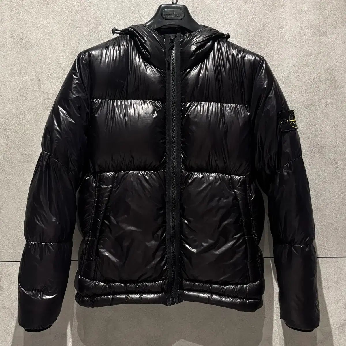 正規品/M STONE ISLAND ストーンアイランド 光沢 ダウン