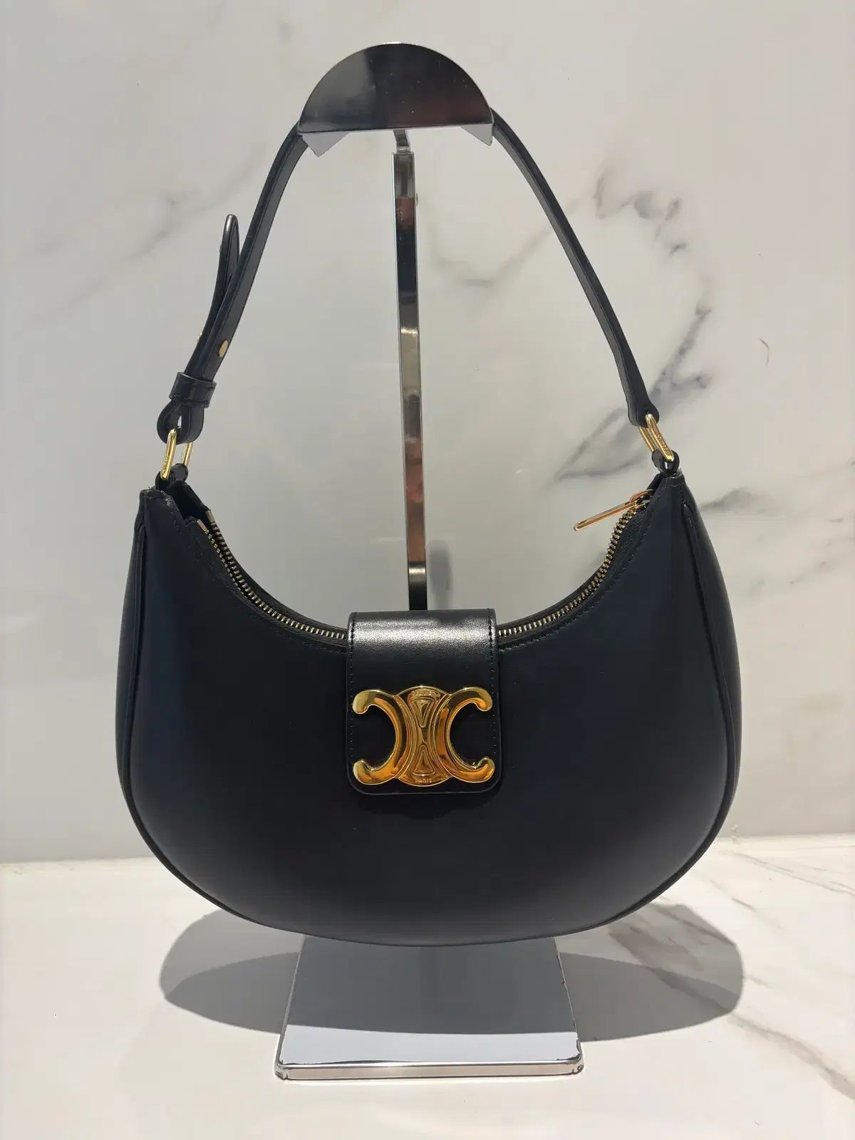 (S級/正規品) Celine セリーヌ トリオンフ アヴァバッグ ブラック 出品