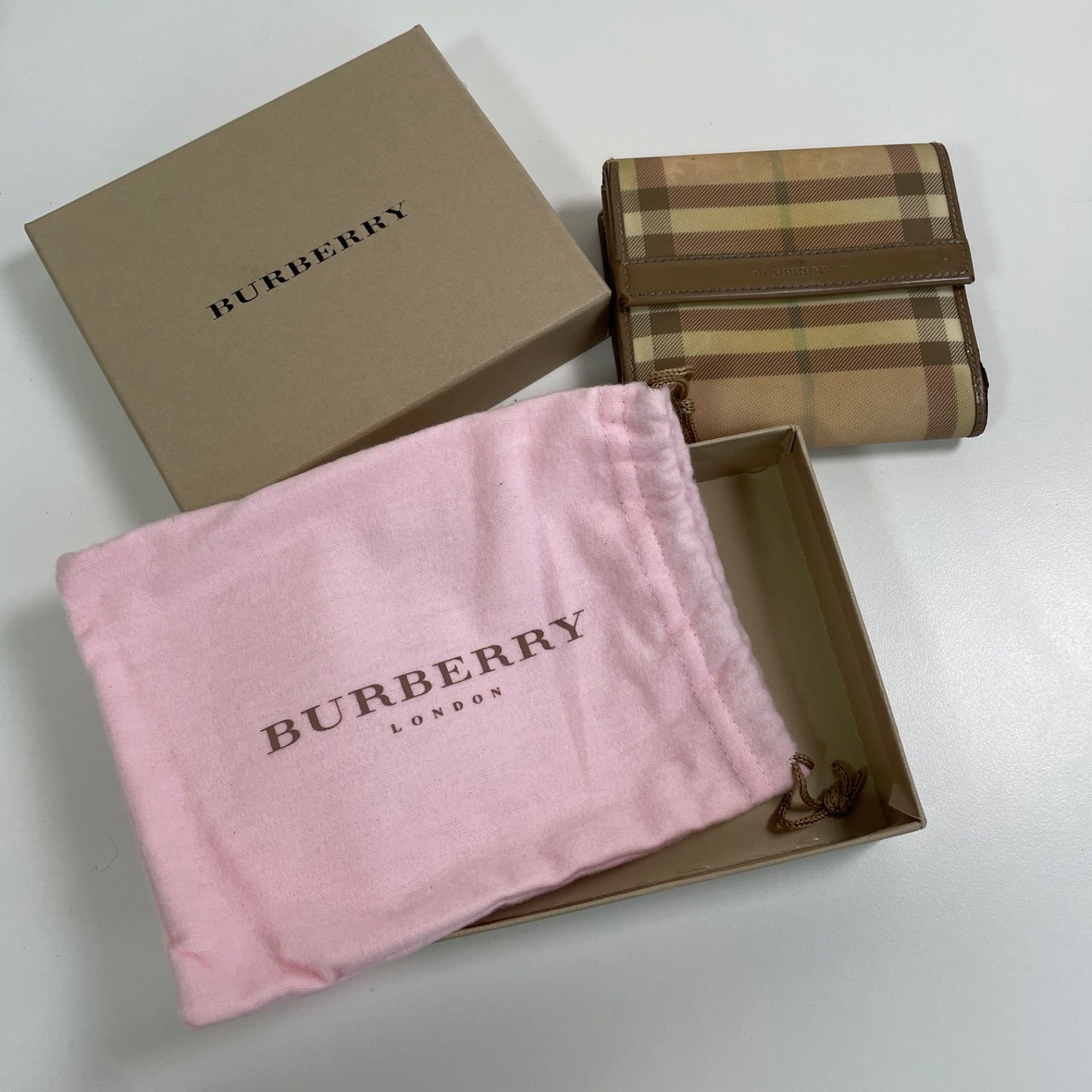 Burberry 二つ折り財布 ノバチェック 箱・保存袋付き - メルカリ