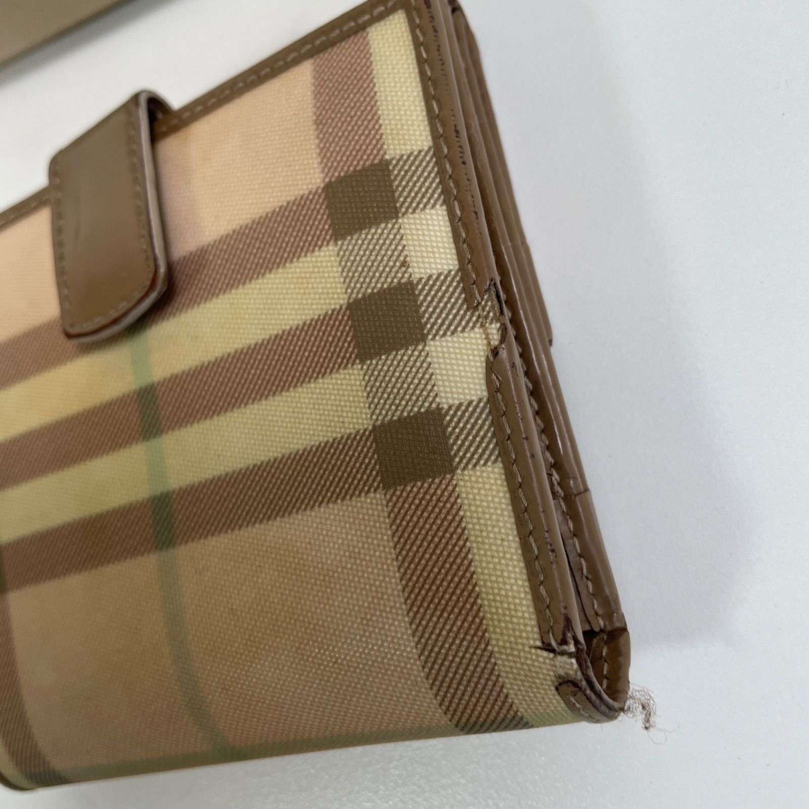 Burberry 二つ折り財布 ノバチェック 箱・保存袋付き - メルカリ