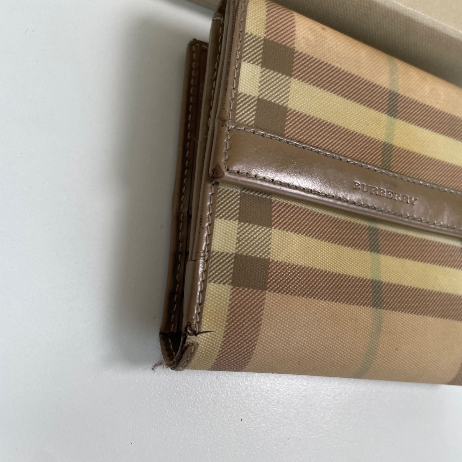 Burberry 二つ折り財布 ノバチェック 箱・保存袋付き - メルカリ