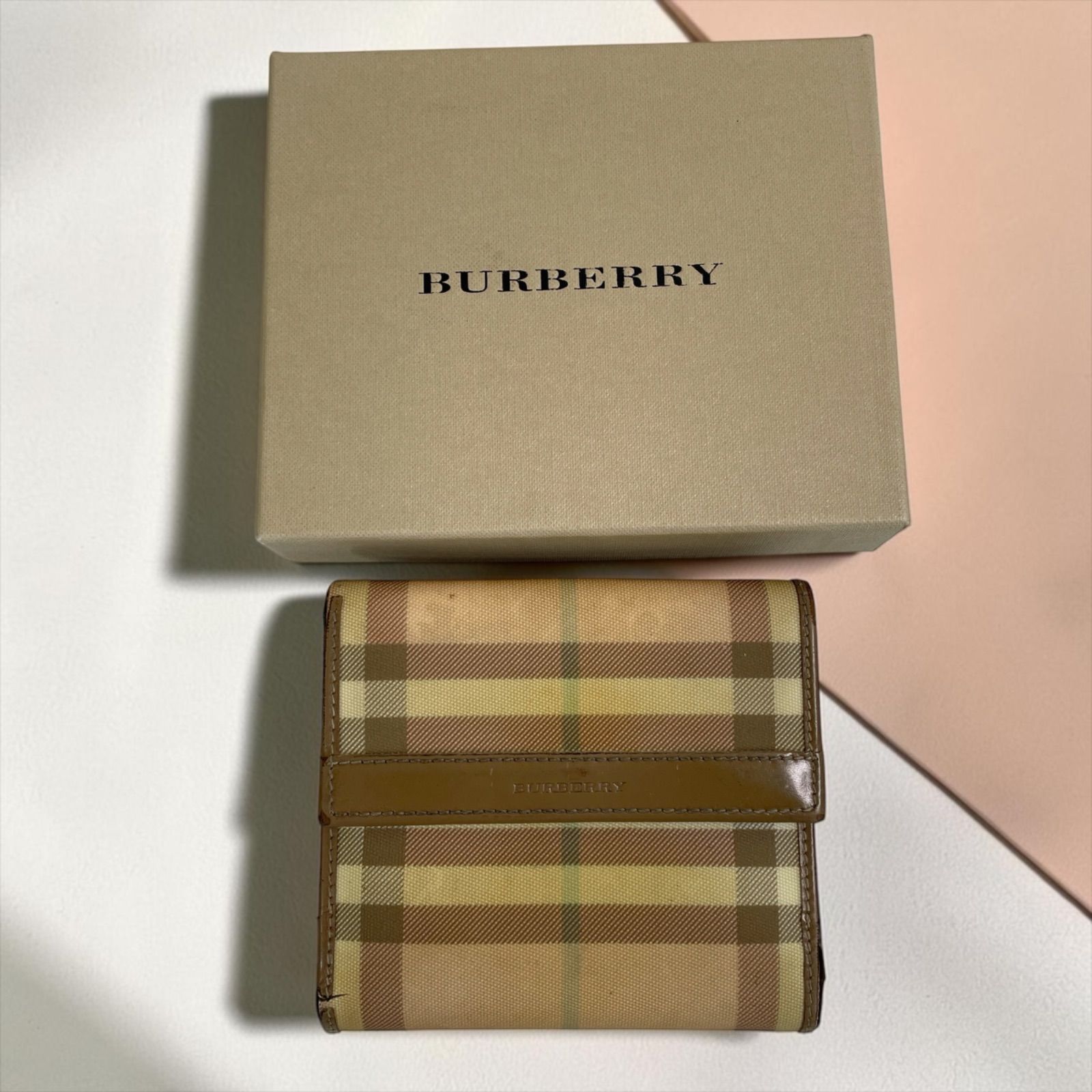 Burberry 二つ折り財布 ノバチェック 箱・保存袋付き - メルカリ
