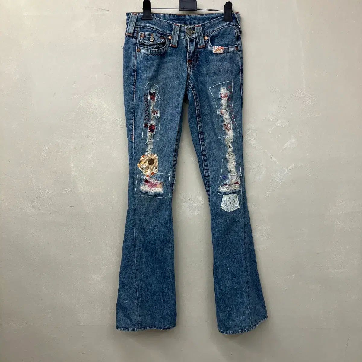 トゥルーレリジョン ブーツカット デニム パッチワーク ディテール