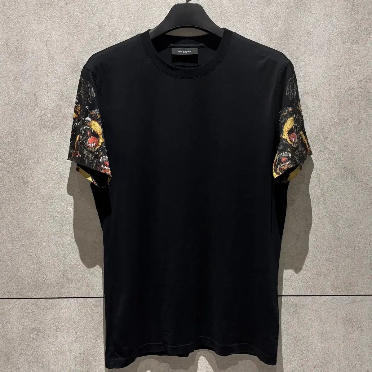 正規品/M ジバンシィ ロットワウイラー スリーブ グラフィック 半袖 Tシャツ 26,417円