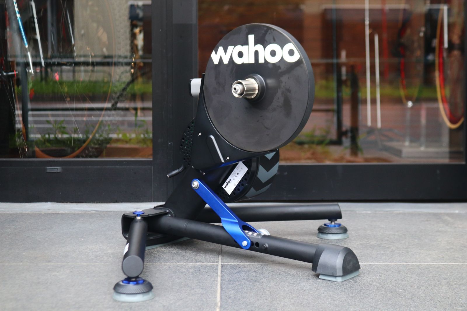 ワフー WAHOO キッカー KICKR V5 ダイレクトドライブ スマートトレーナー ローラー台 【東京南麻布店】