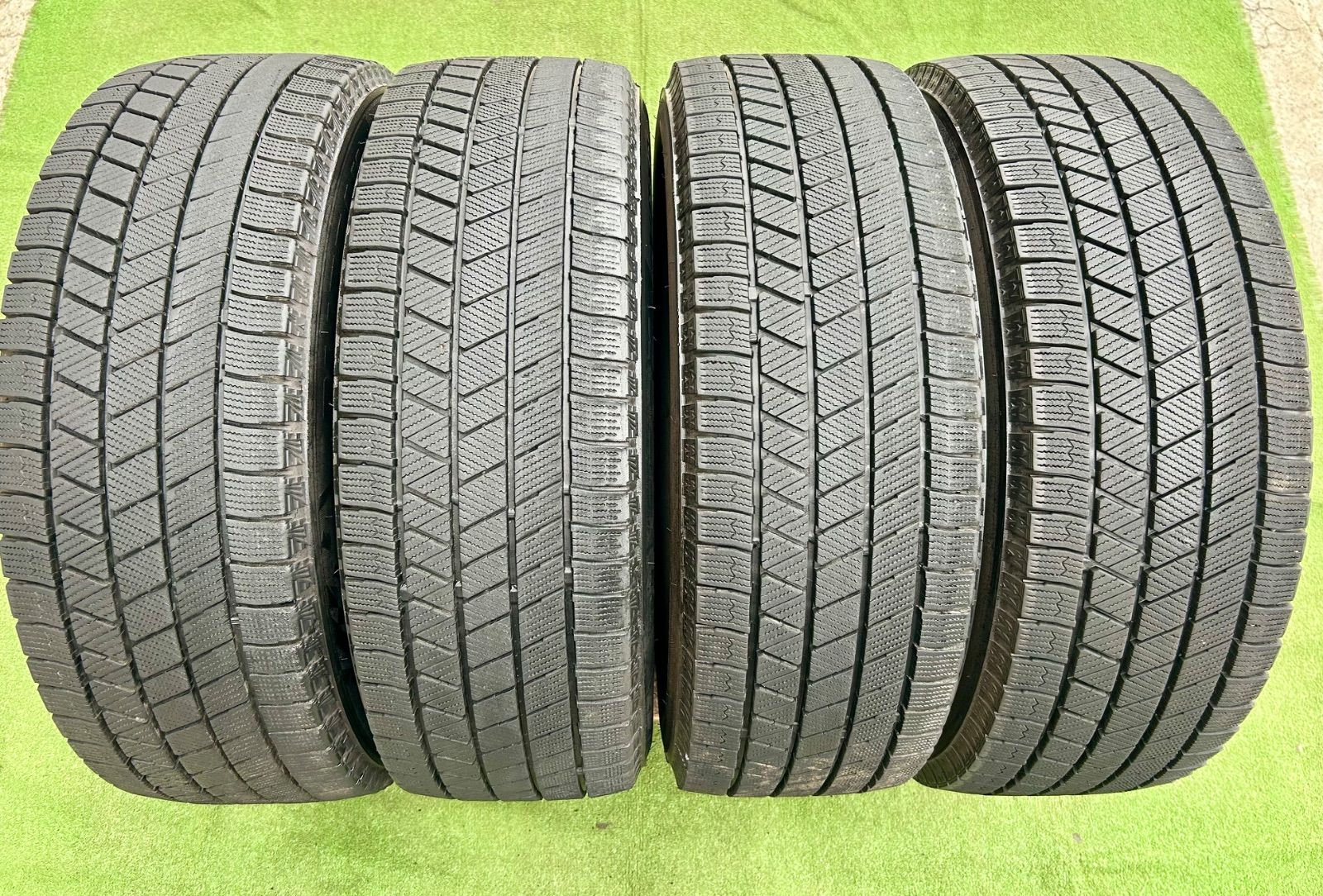 BRIDGESTONE（ブリヂストン） ■ 商品名：BLIZZAK VRX3 ■ タイヤサイズ：205/60 R16 96Q ■ 製造年週：2022年22週 3本 2024年39週 1本 ■ 本数：4本セット