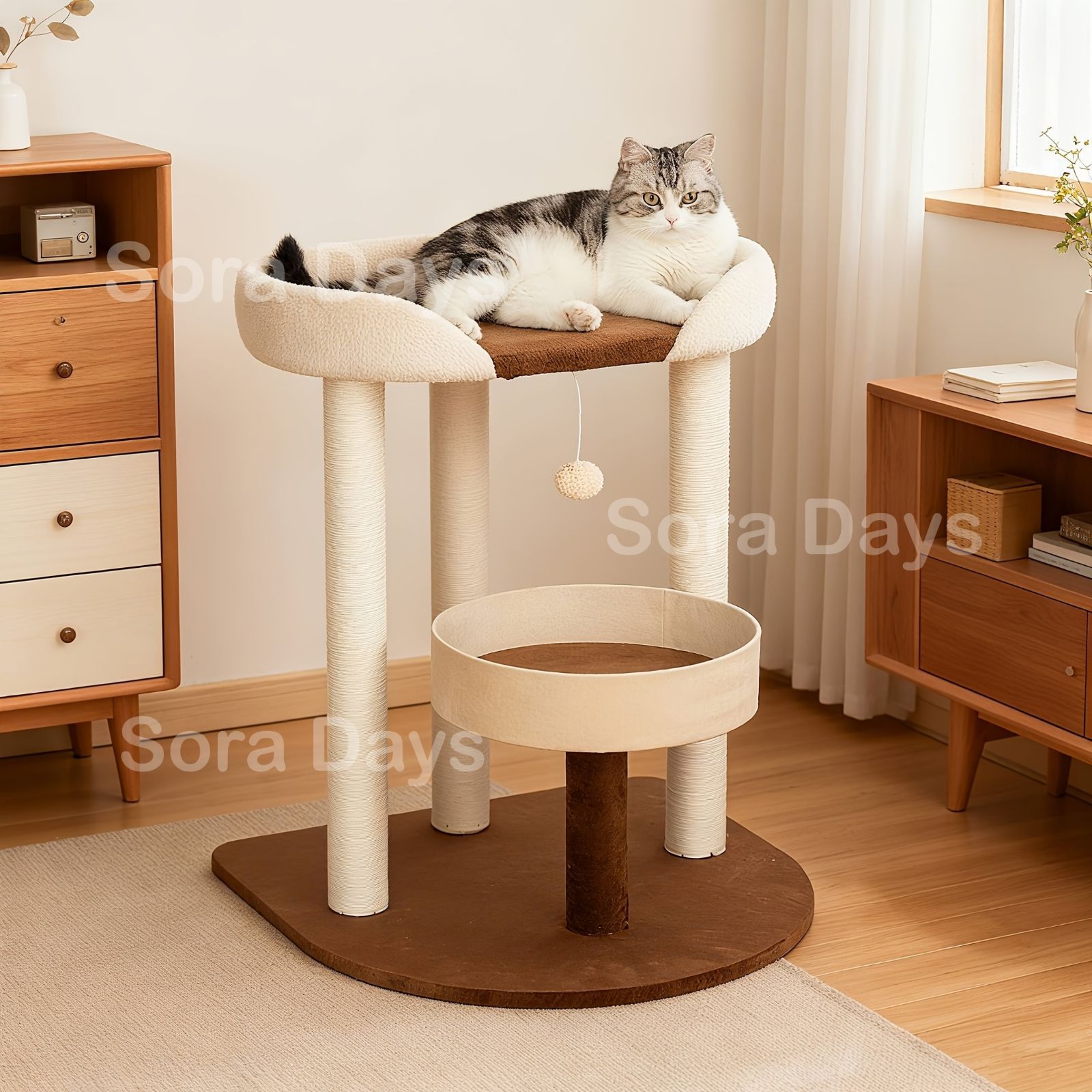 キャットタワー ブラウン 多段式 丸型ベース 木製台座 麻巻き支柱 円形ベッド ふわふわ素材 吊り下げボール コンパクト 頑丈 安定 高齢猫 大型猫 運動促進 省スペース おしゃれ ナチュラル モダン インテリア 北欧