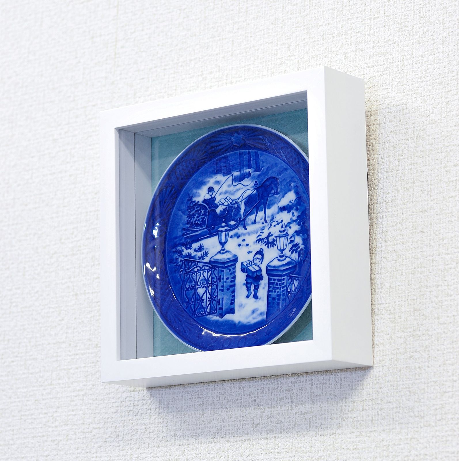 ロイヤルコペンハーゲン イヤープレート専用フレームホワイト(壁紙/ﾋﾟﾝｸ) フレームのみ/UVカットアクリル板使用W-P