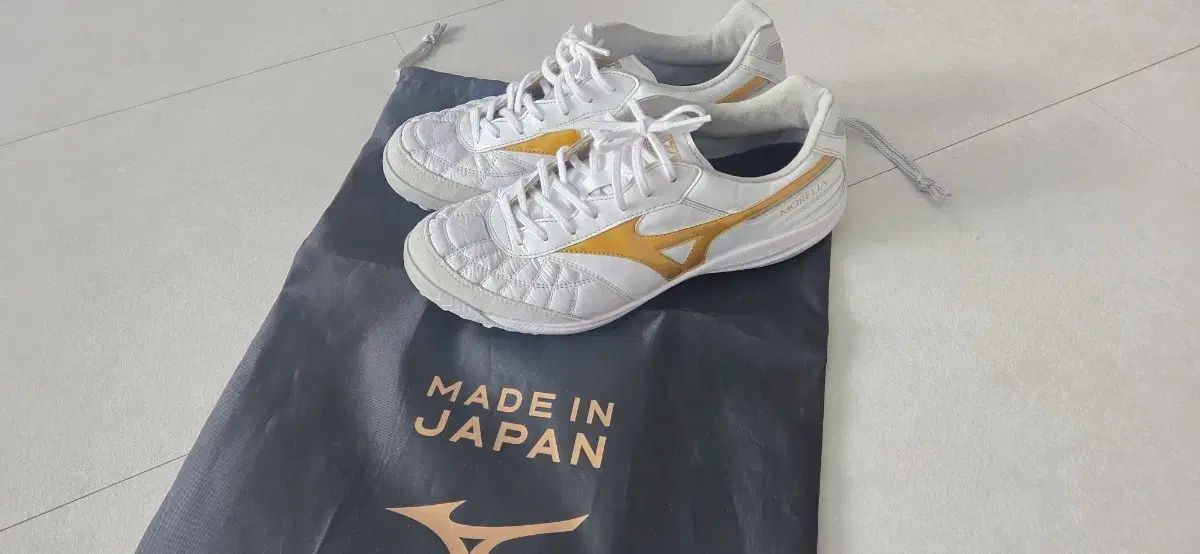 ミズノ モレリアTF サラ ジャパン GOLD 白 250mm