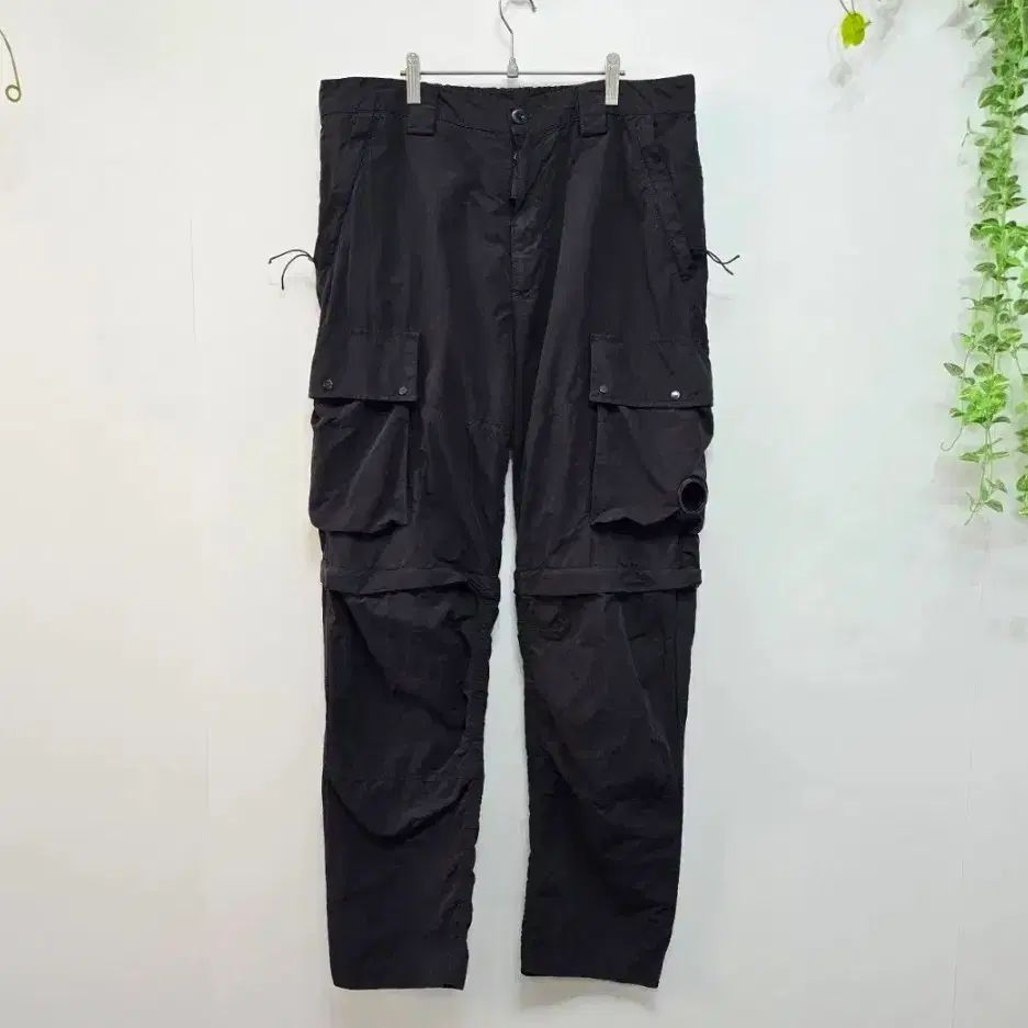 QR販売 ) C.P. COMPANY シーピーカンパニー 21'SS レンズワッペン ウーブン カーゴ パンツ 10,747円