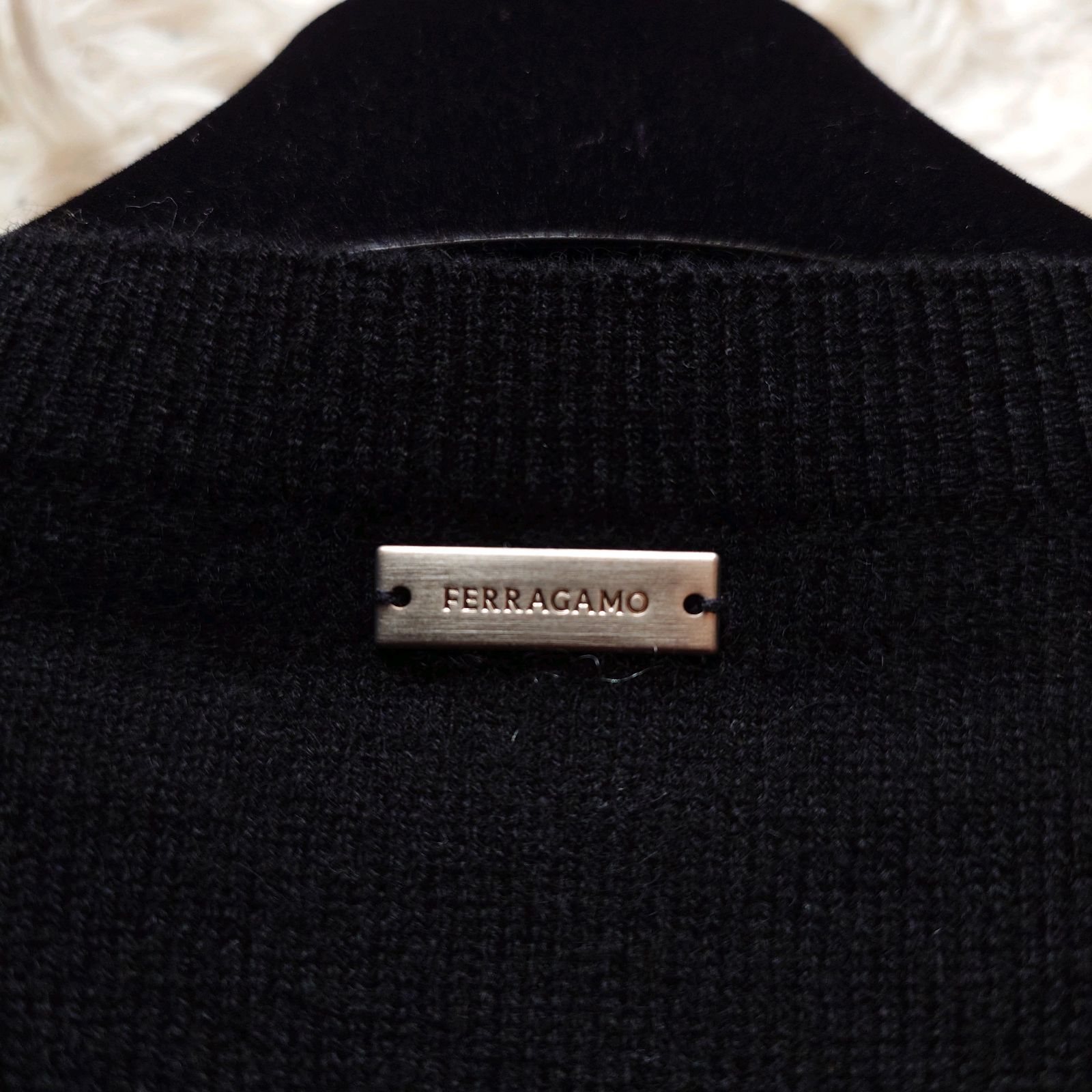 美品 近年モデル FERRAGAMO フェラガモ カシミヤ プレートロゴ