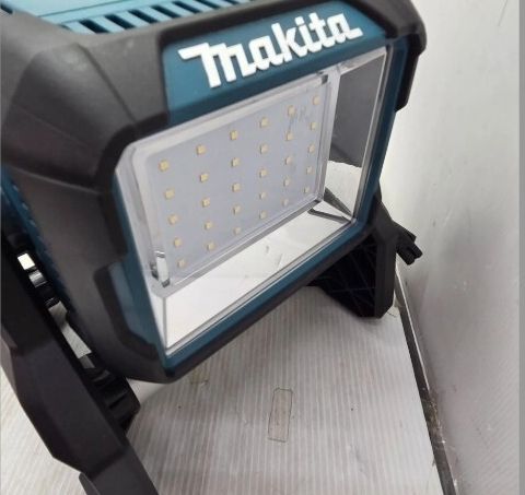 S04159 Makita マキタ スタンドライト 14.4V/18Vバッテリ AC100V 両用 ML811 照明 DIY 工具