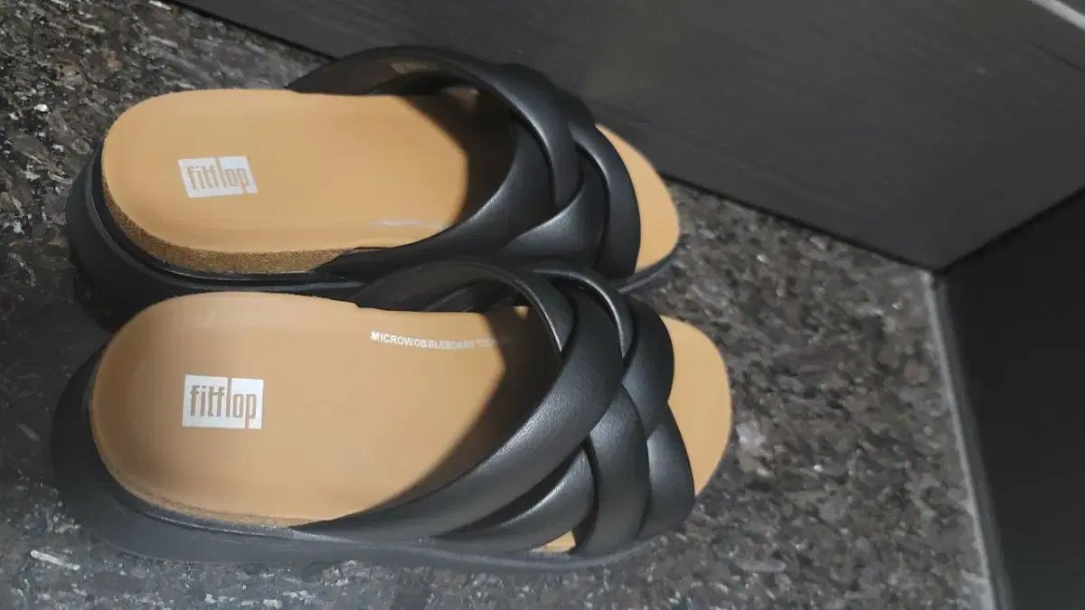 FITFLOP ブラックサンダル 230-235