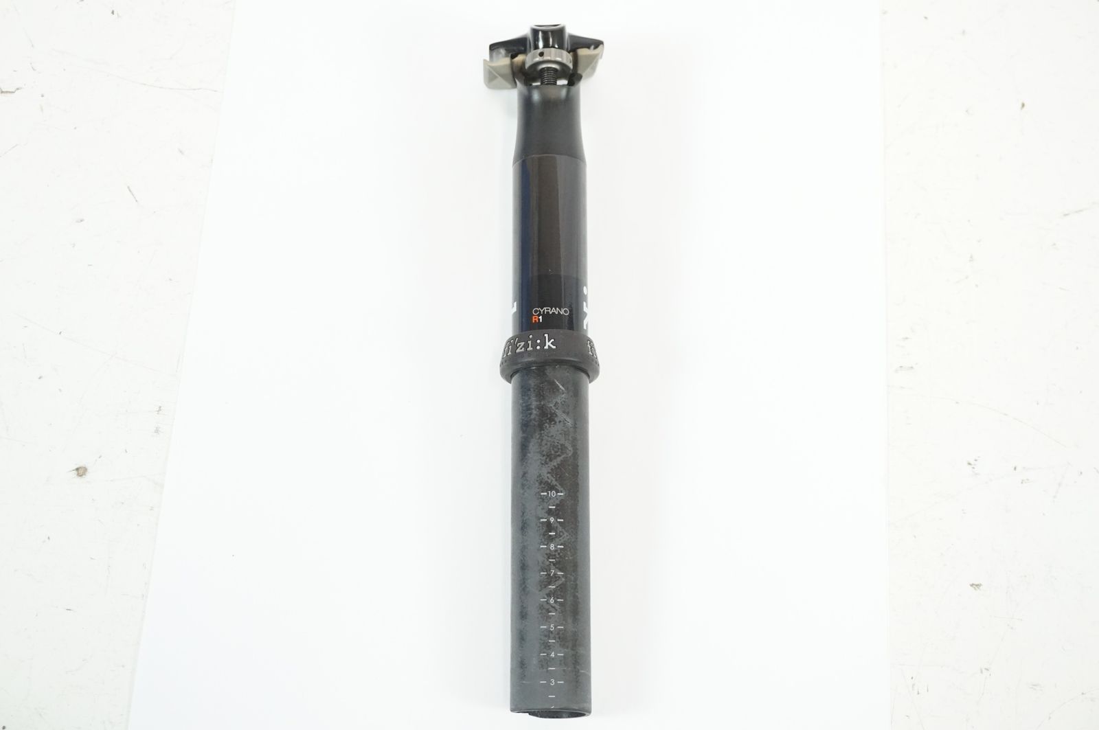 FIZIK 「フィジーク」 CYRANO R1 φ31.8 270mm シートポスト