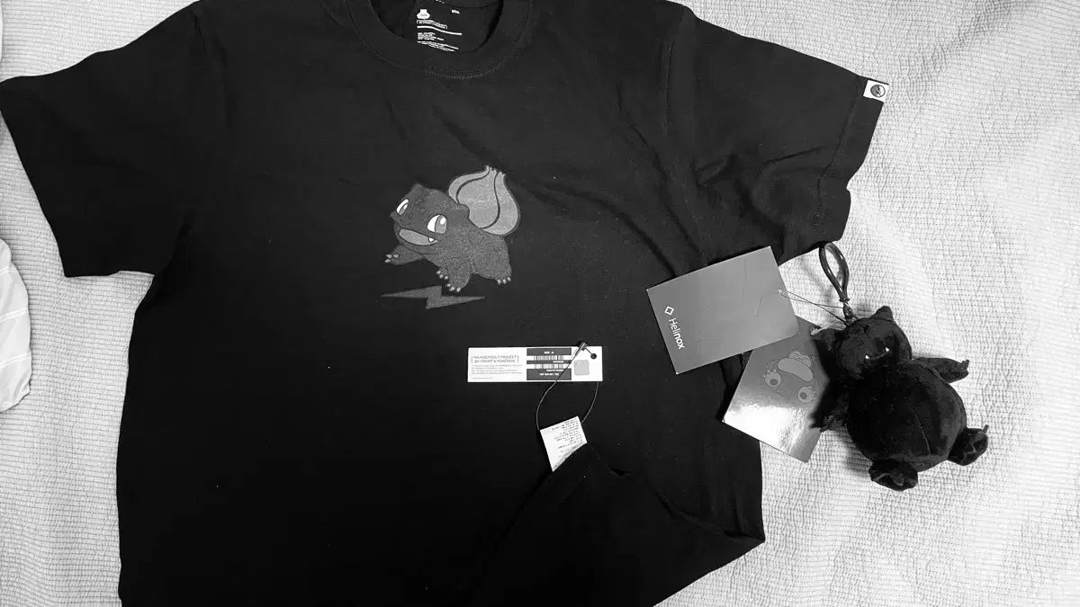 FRAGMENT DESIGN x ポケットモンスター INN フシギダネ 半袖 M + (Japanese name for Snorlax) キーホルダー