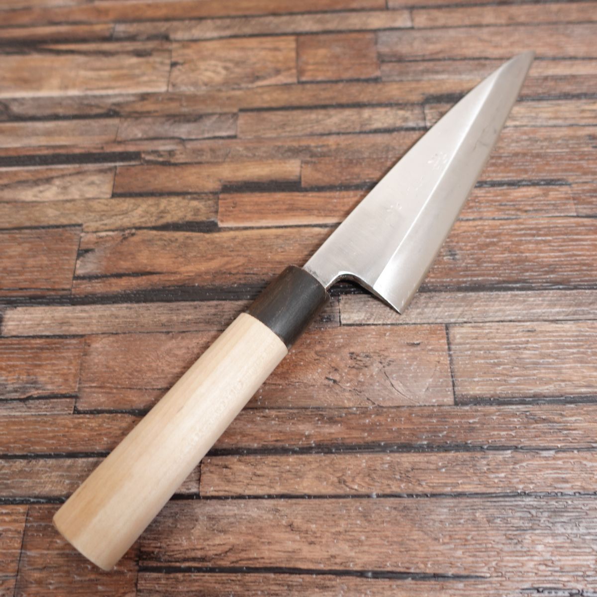 源實光 出刃包丁 研ぎ済 水牛柄 刃が直線的 実光 180mm