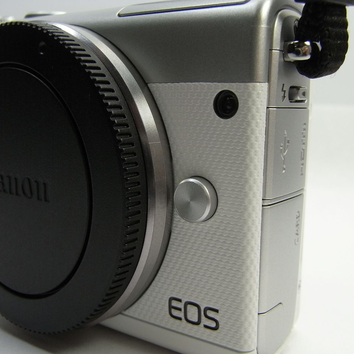 美品】 Canon(キャノン）ミラーレス一眼デジタルカメラ EOS M100