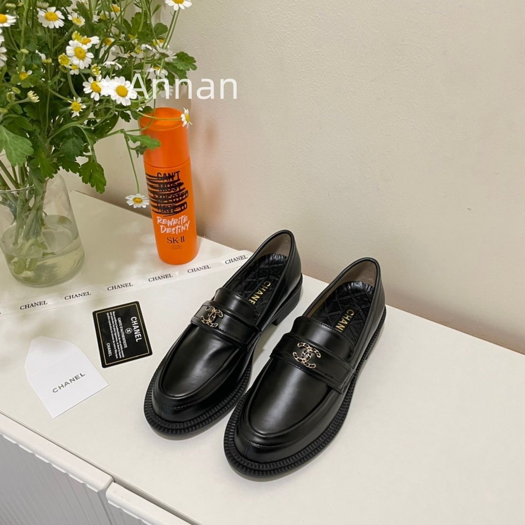 極美品 入手困難新品 CHANEL シャネル ローファー?革靴