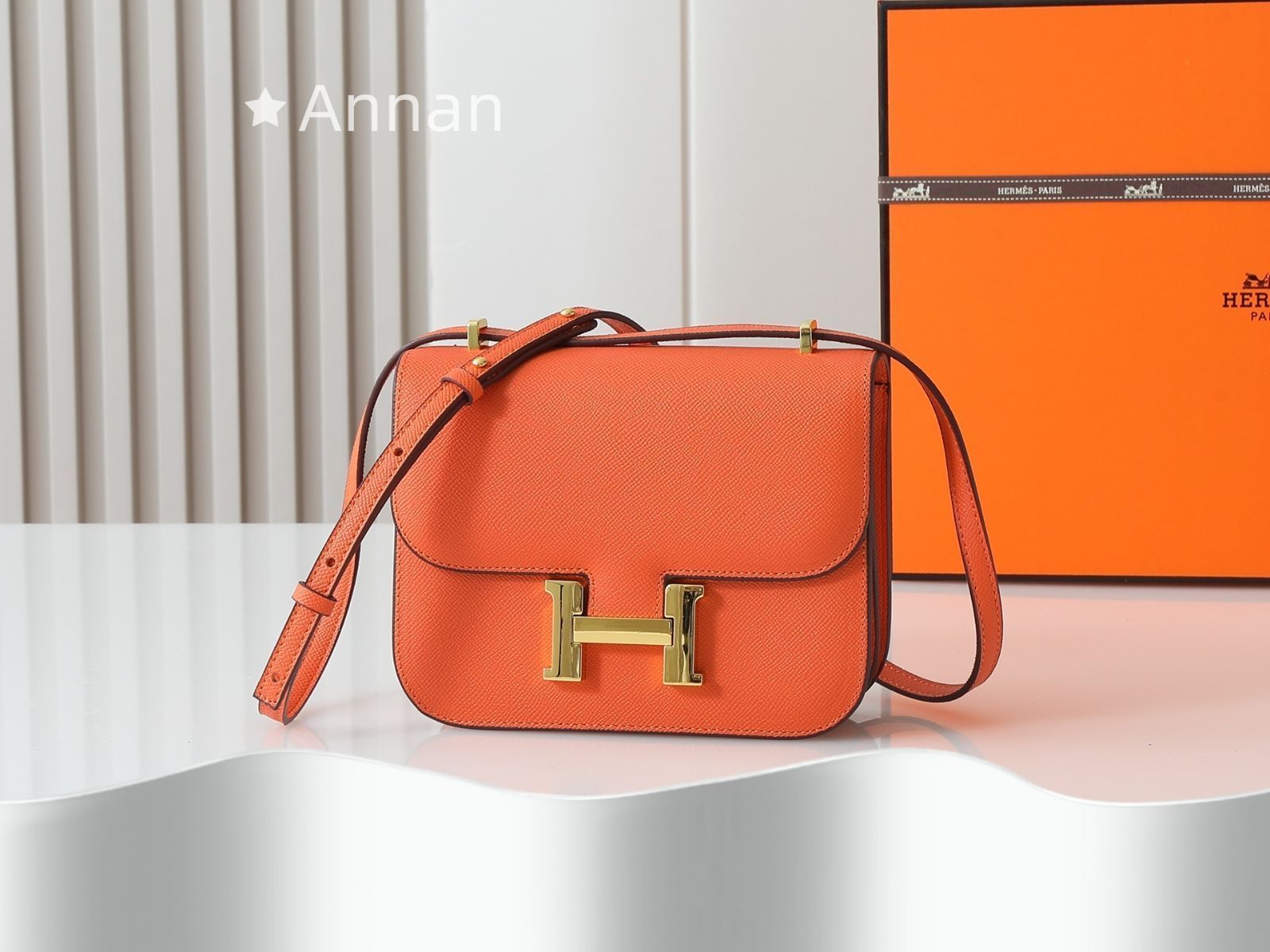 【未使用品】最終値下げ HERMES(エルメス) ショルダーバッグ コンスタンス18 17,280円