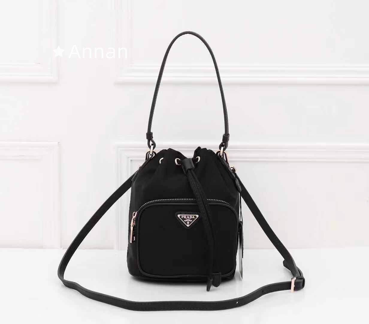 現行型超美品超美品レディース PRADA プラダ ショルダーバッグ