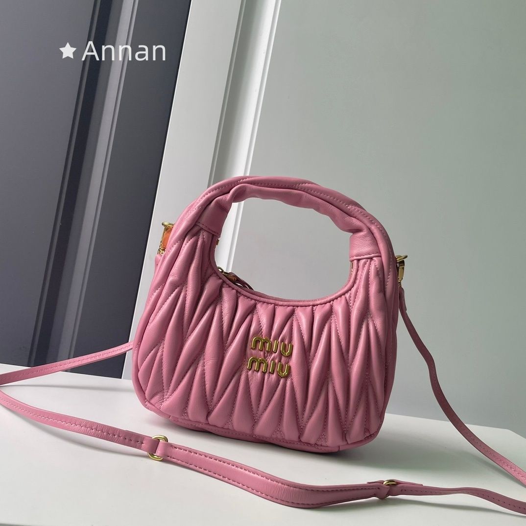 限定 新品未使用品 本日限定！送料込☆ 良品 レディース MIUMIUミュウミュウ ショルダーバッグ