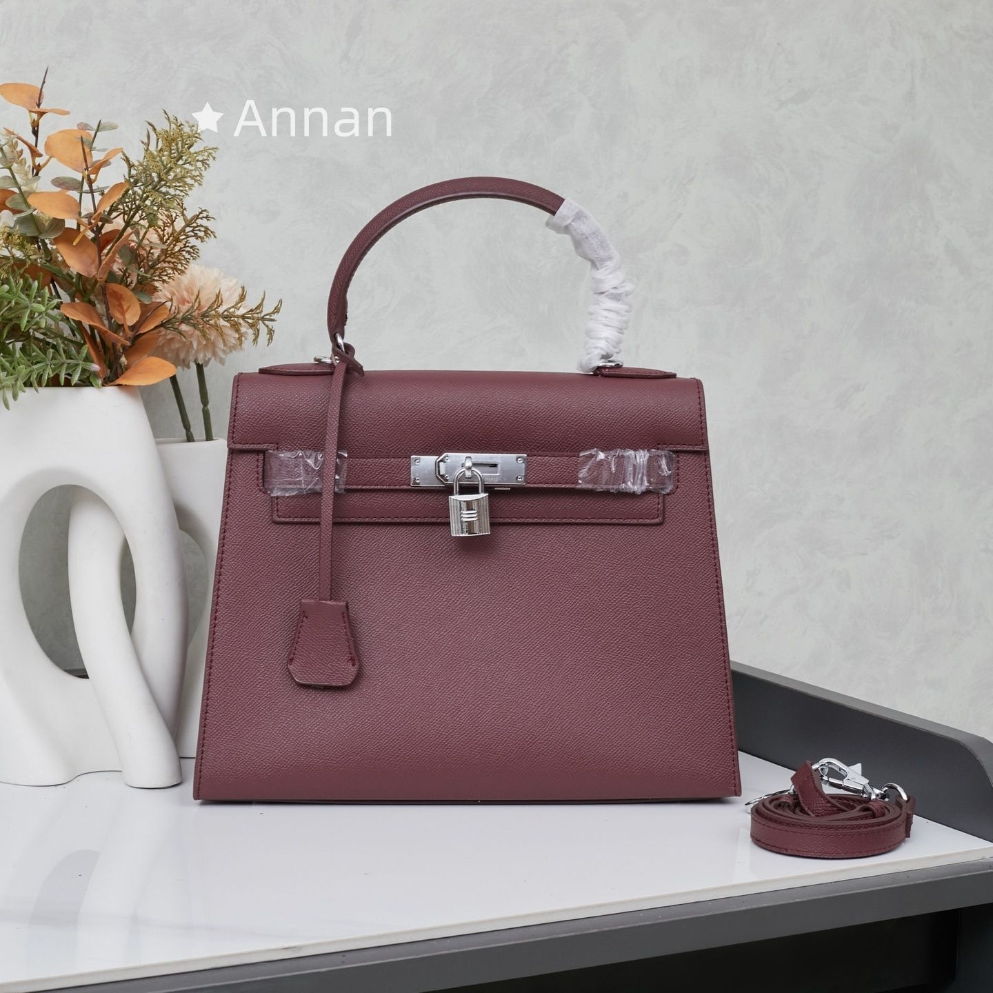 新型 激レア エルメス HERMES ショルダーバッグ ケリーバッグ28