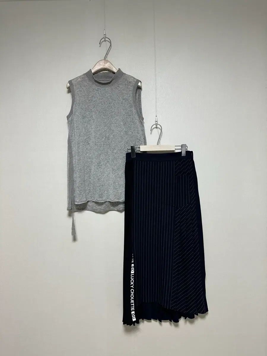 LUCKY CHOUETTE ラッキーシュエトゥ レタリング 이소재 プリーツ ロング スカート