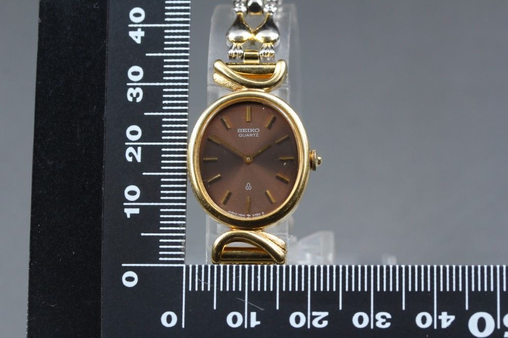 稼動品　SEIKO セイコー　ソーラー　ゴールド　オーバル　レディース　腕時計 レディース 稼動品 SEIKO セイコー ソーラー ゴールド オーバル