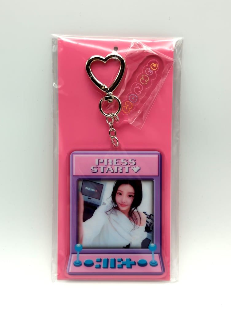ILLIT PRESS START in JAPAN WONHEE ACRYLIC KEY HOLDER - メルカリ