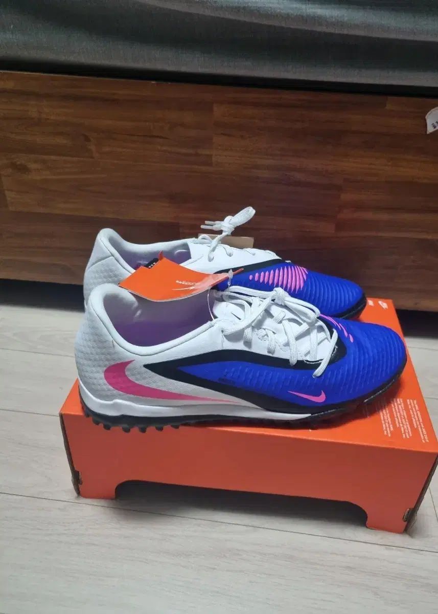 未使用新品)) NIKE ナイキ FANTOM 6 LOW アカデミー サッカーシューズ 26.5