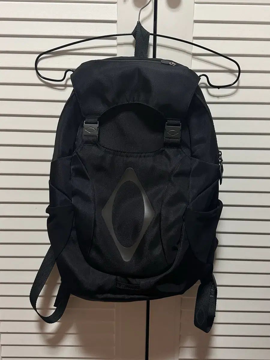 ミスチーフ バックル フラップ バックパック
