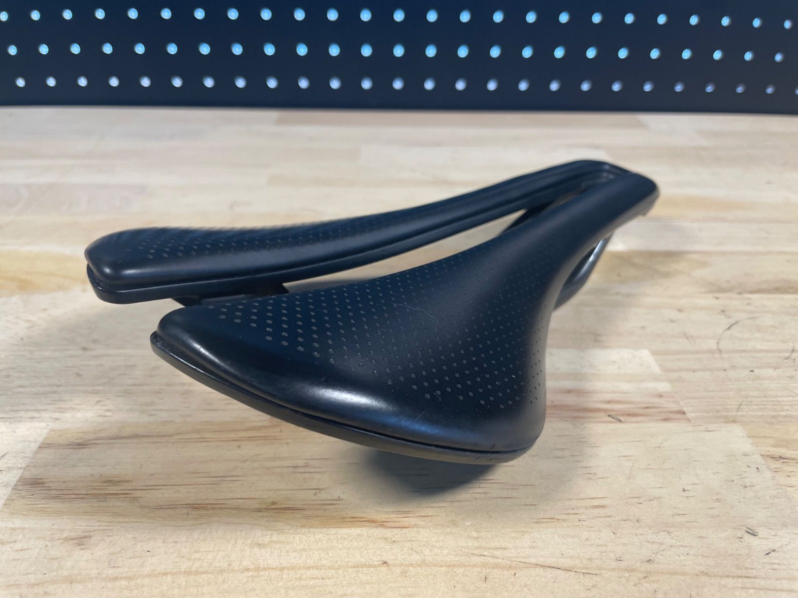 c0805□USED□BONTRAGER ボントレガー AEOLUS PRO サドル 軽量
