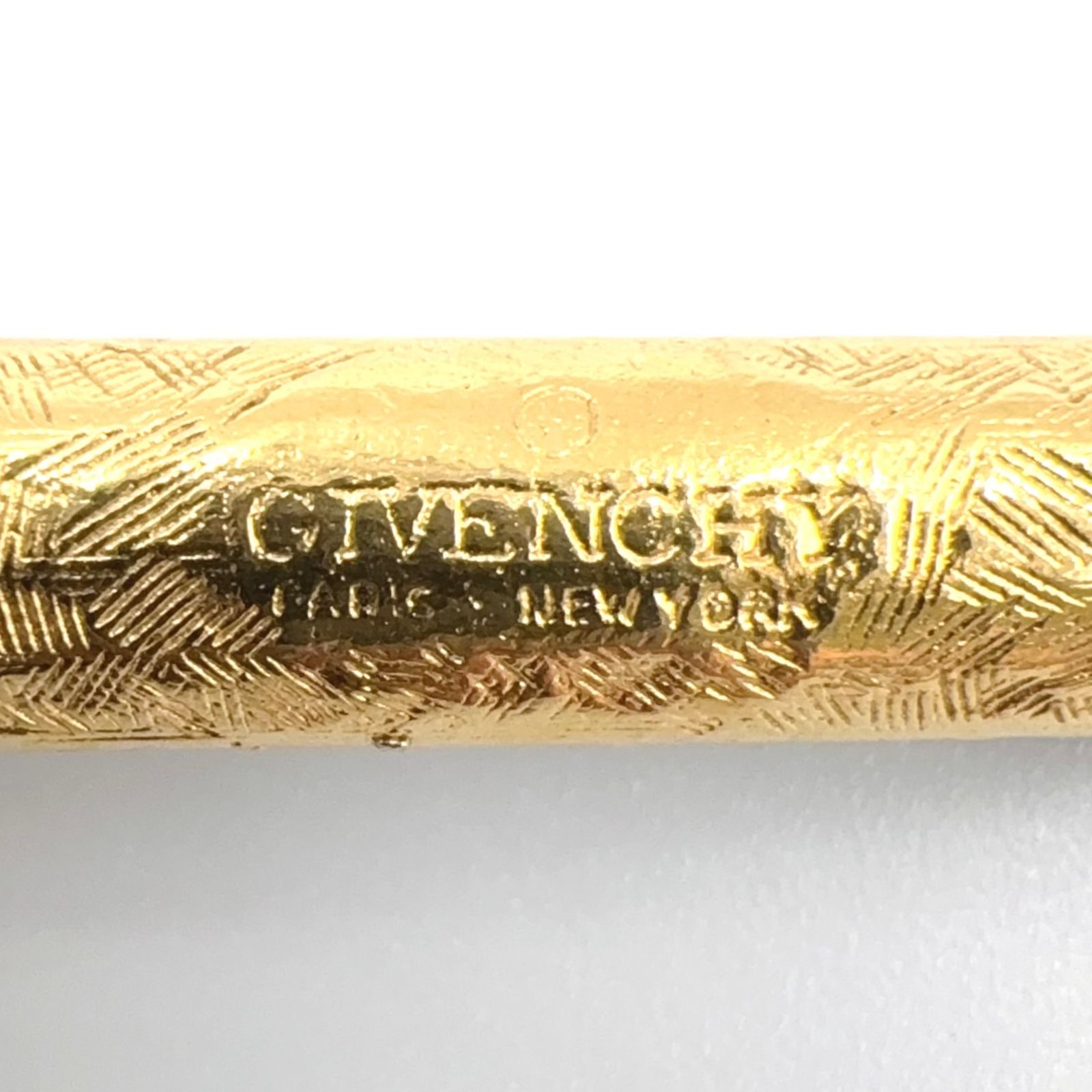 新着】GIVENCHY キーモチーフ メタル、カラーストーン クリア