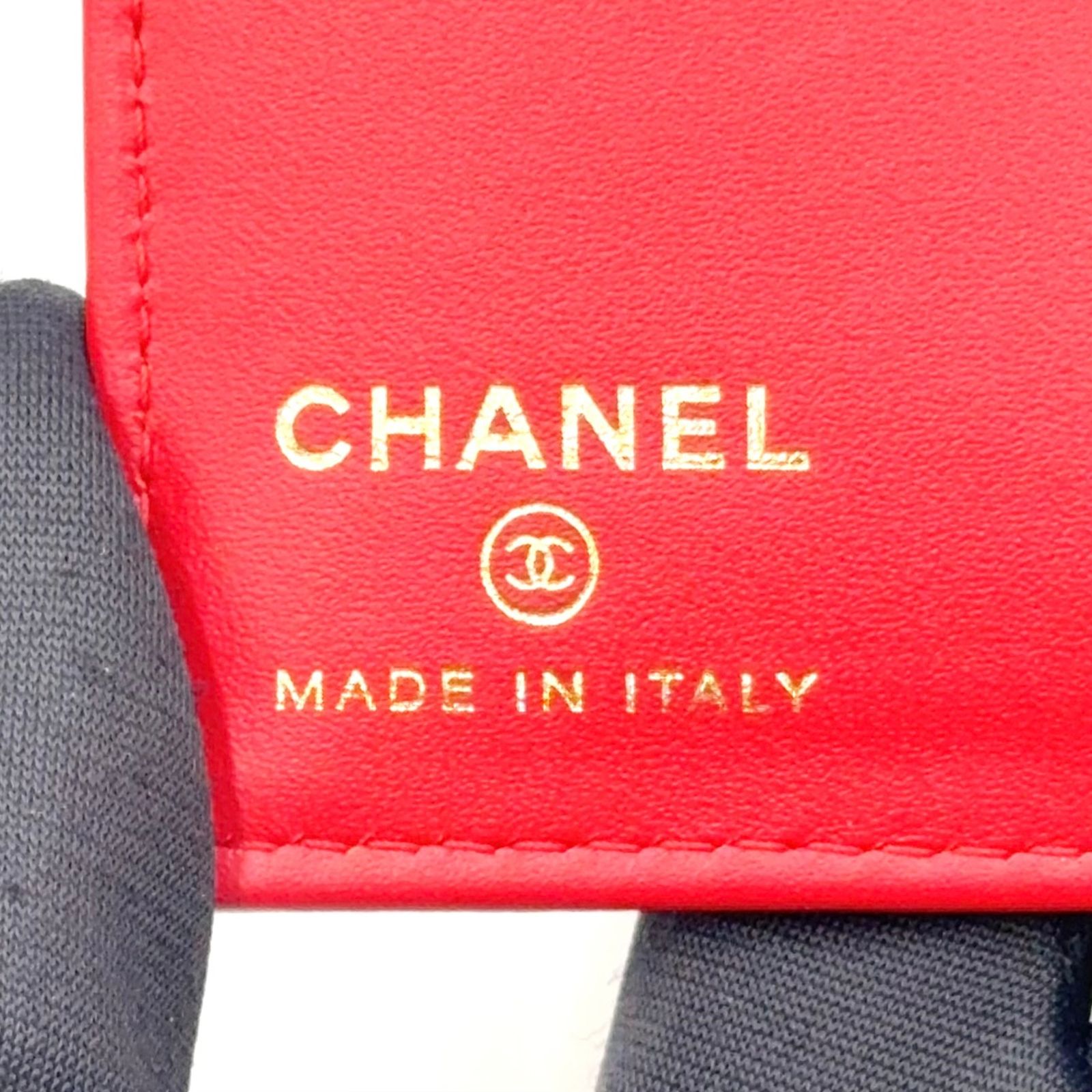 新着】CHANEL ココマーク レザー レッド カードケース - メルカリ