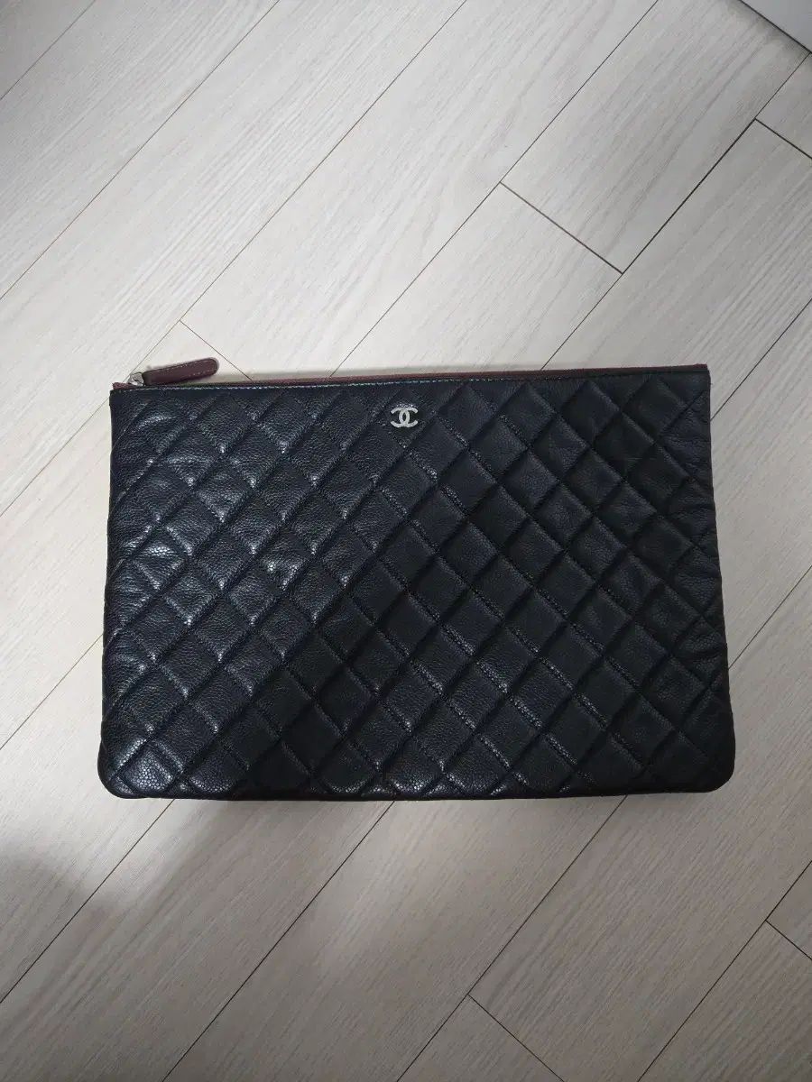 CHANEL シャネル キャビア シルバー ロゴ クラッチバッグ ラージ L