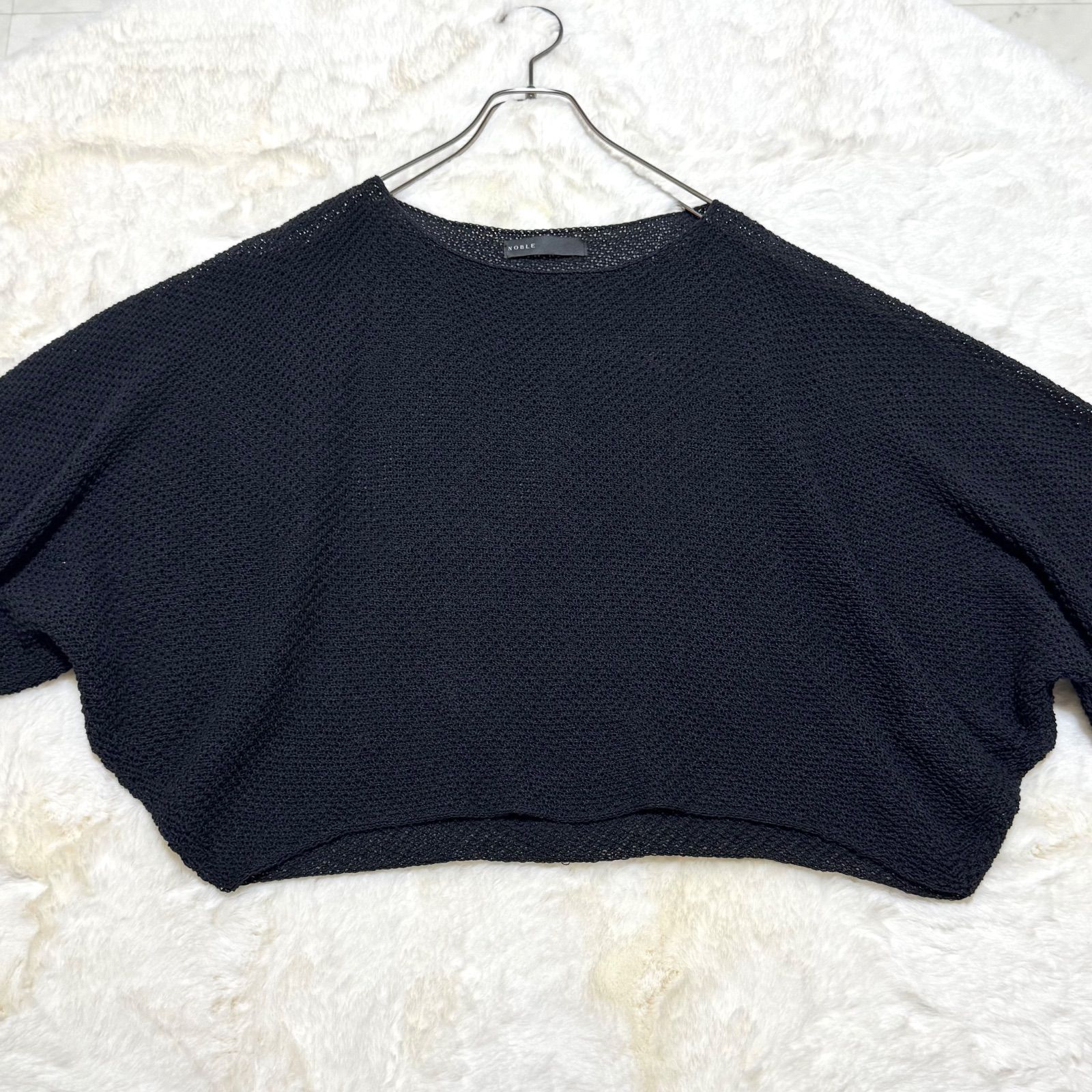 【極美品】NOBLE ペーパーヤーンクロップドドルマントップス　ブラック NOBLE ペーパーヤーンクロップドドルマントップス ブラック - メルカリ