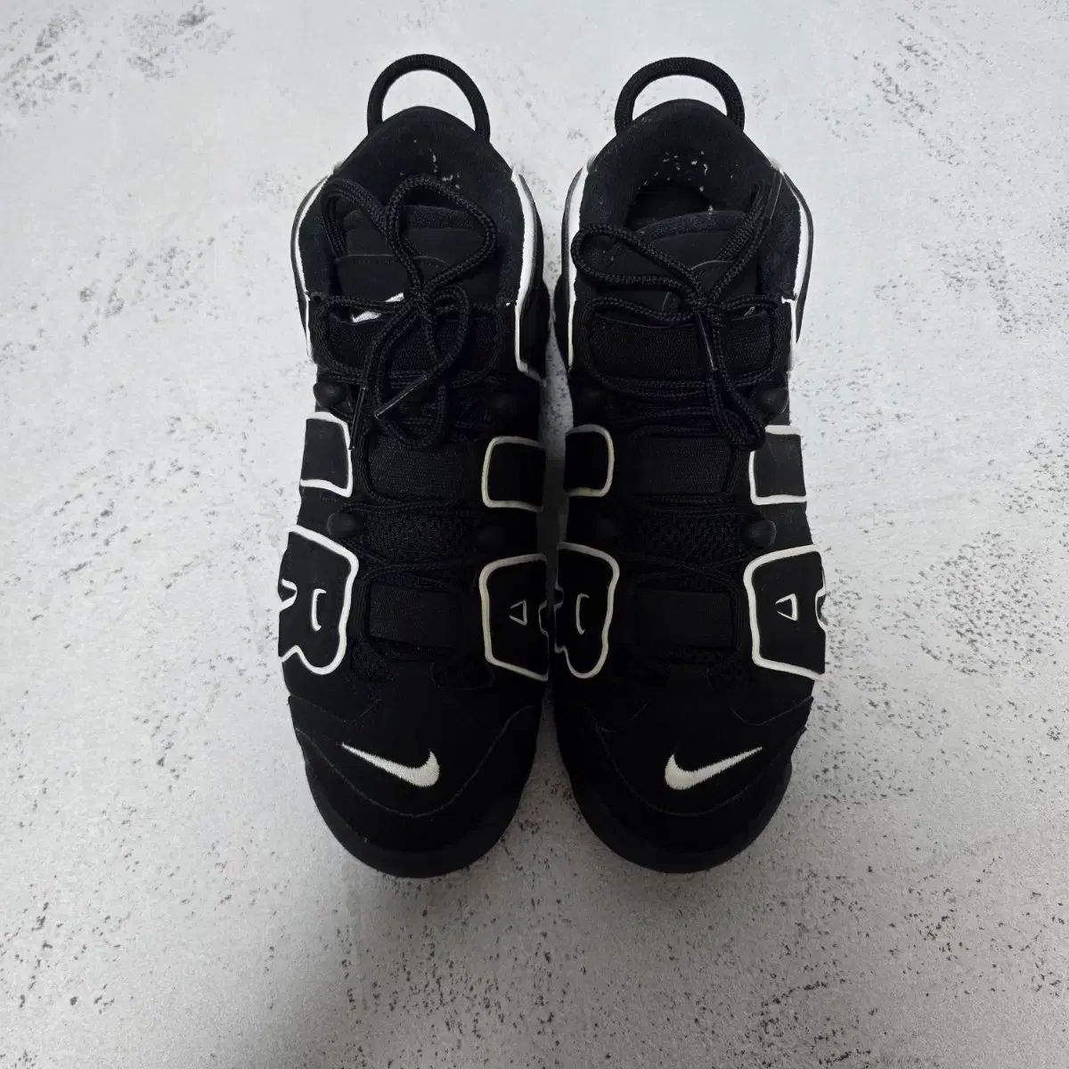 ナイキコリア NIKE エア モア アップテンポ ブラック 白 250