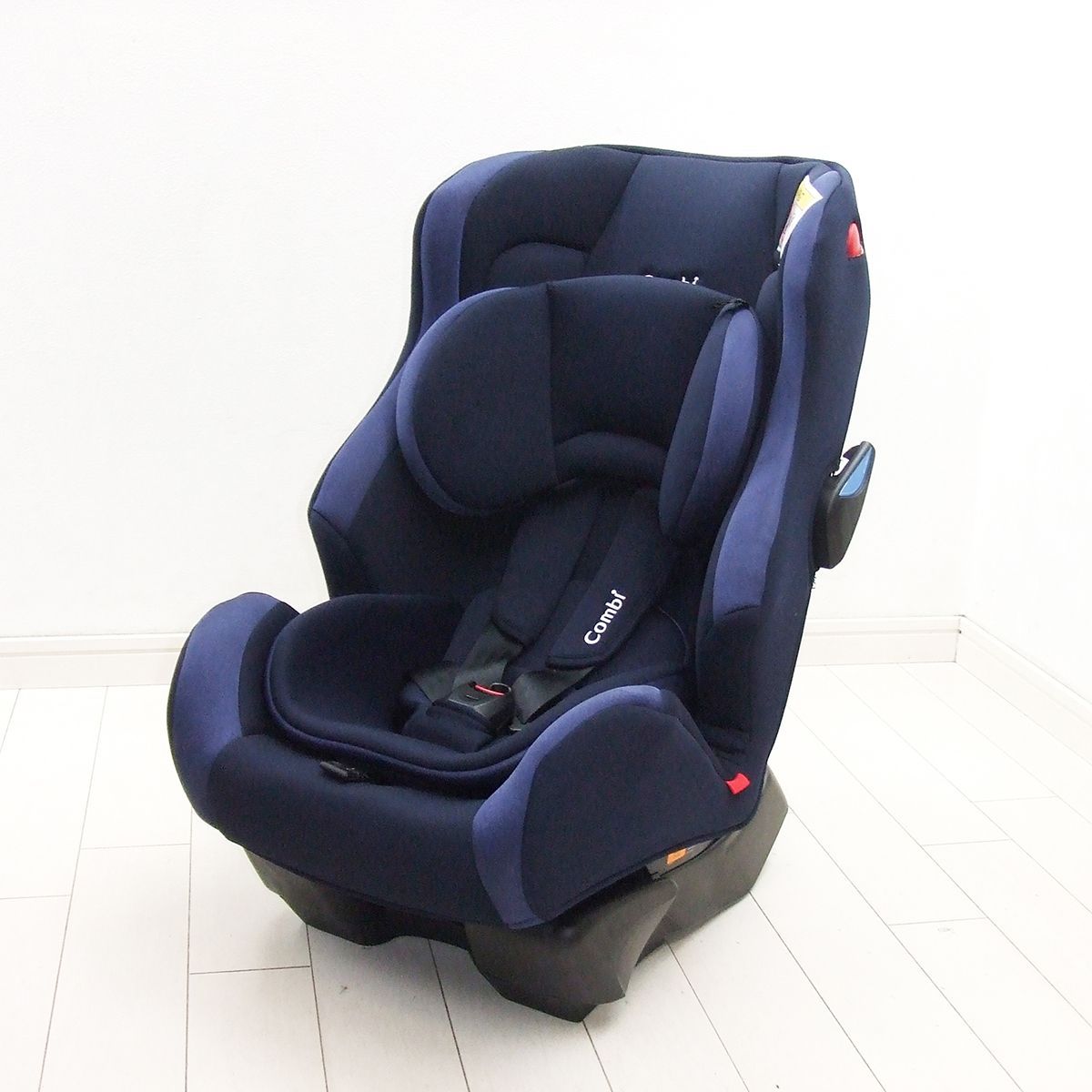 お得っ！厳選中古】美品 チャイルドシート コンビ Combi ウィゴー