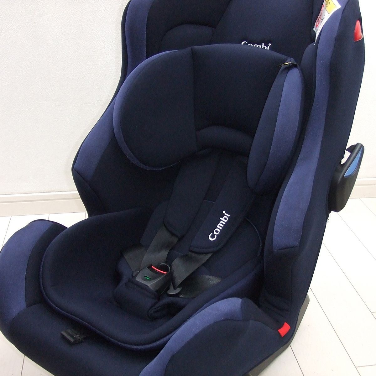 お得っ！厳選中古】美品 チャイルドシート コンビ Combi ウィゴー